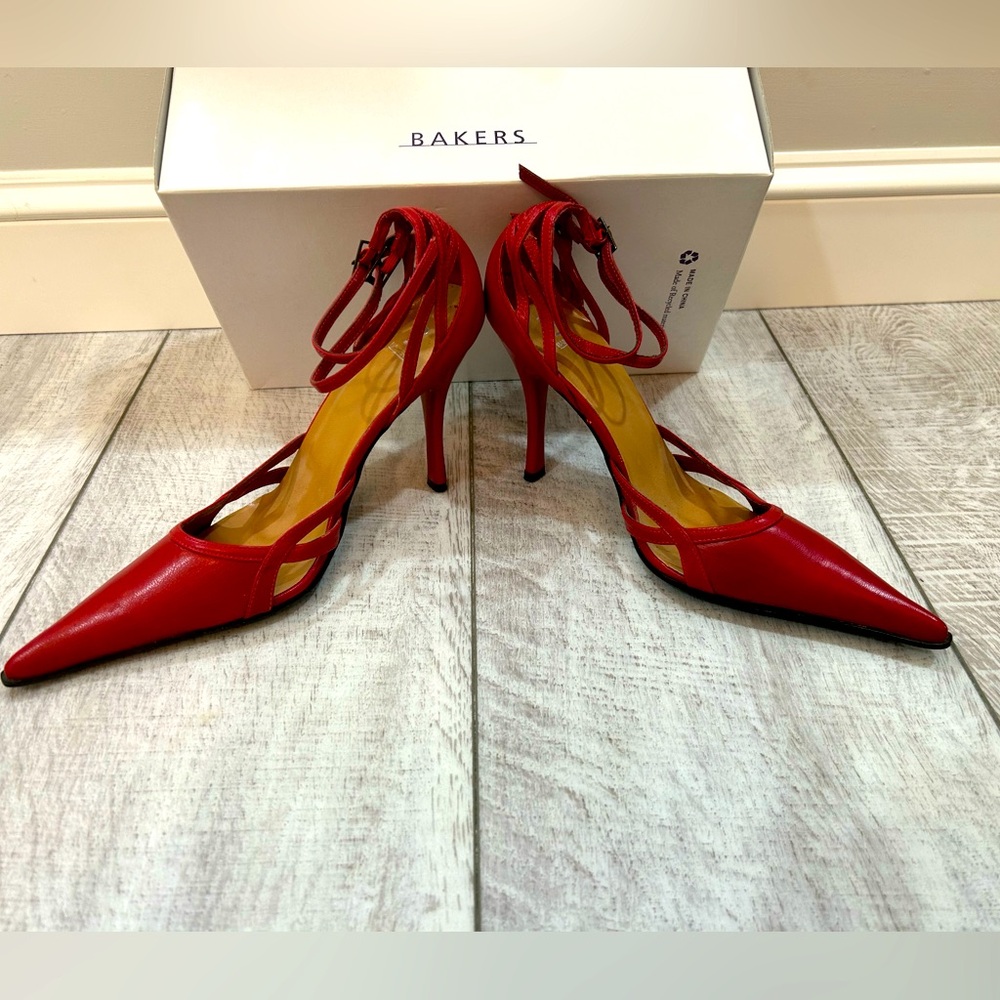 VINTAGE: Matching Red Heels & Red Clutch Purse
